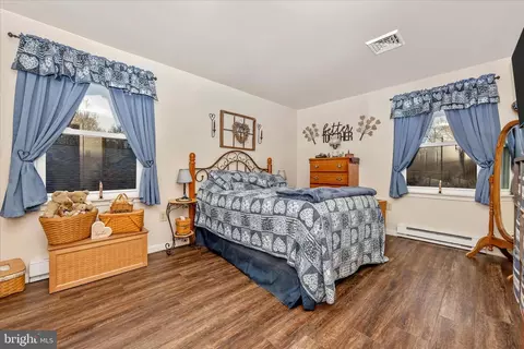 Bedroom - 816 E St, Brunswick, MD 21716 photo 1 of 9
