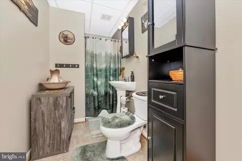 Bath - 816 E St, Brunswick, MD 21716 photo 2 of 2
