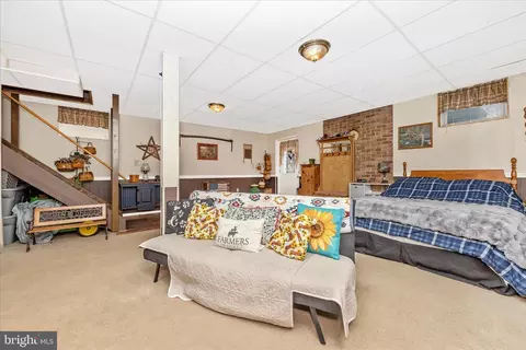 Bedroom - 816 E St, Brunswick, MD 21716 photo 8 of 9