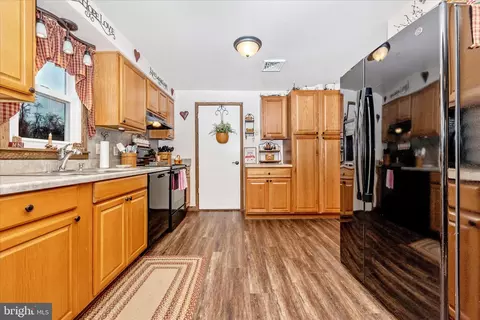 Kitchen - 816 E St, Brunswick, MD 21716 photo 2 of 3
