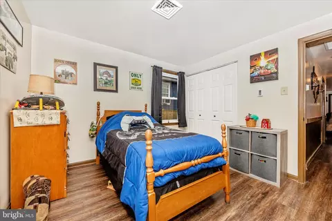 Bedroom - 816 E St, Brunswick, MD 21716 photo 4 of 9