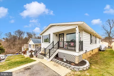 Exterior - 816 E St, Brunswick, MD 21716 photo 2 of 9