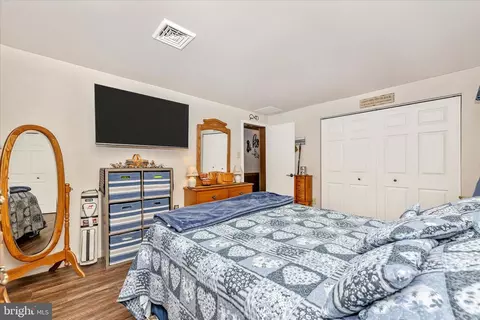 Bedroom - 816 E St, Brunswick, MD 21716 photo 2 of 9