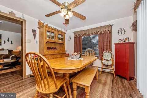 Dining - 816 E St, Brunswick, MD 21716 photo 1 of 3