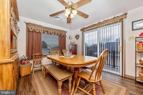 Dining - 816 E St, Brunswick, MD 21716 photo 2 of 3