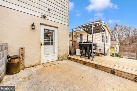Exterior - 816 E St, Brunswick, MD 21716 photo 7 of 9