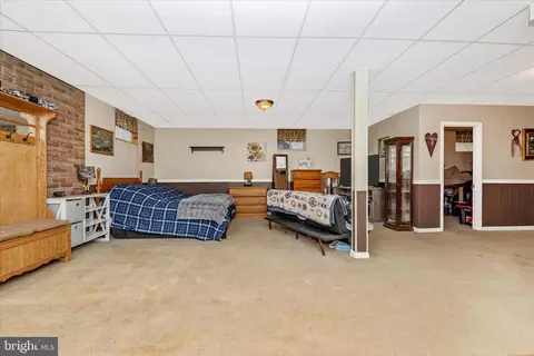 Bedroom - 816 E St, Brunswick, MD 21716 photo 7 of 9