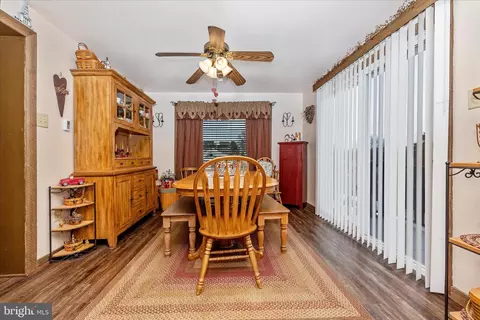 Dining - 816 E St, Brunswick, MD 21716 photo 3 of 3