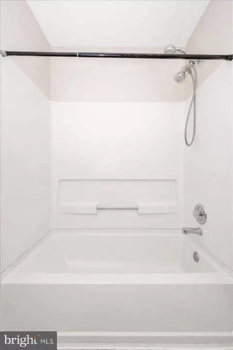Bath - 2129 Wainwright Ct #2D, Frederick, MD 21702 photo 2 of 3