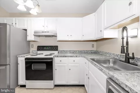 Kitchen - 2129 Wainwright Ct #2D, Frederick, MD 21702 photo 5 of 5