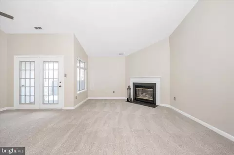 Living - 2129 Wainwright Ct #2D, Frederick, MD 21702 photo 3 of 11