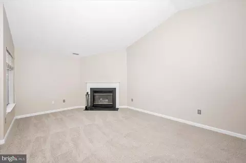 Living - 2129 Wainwright Ct #2D, Frederick, MD 21702 photo 4 of 11