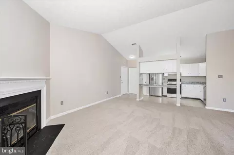Living - 2129 Wainwright Ct #2D, Frederick, MD 21702 photo 7 of 11