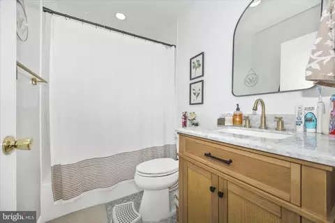 Bath - 439 Center St, Frederick, MD 21701 photo 1 of 1