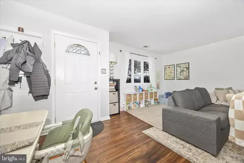 Entry Way - 439 Center St, Frederick, MD 21701 photo 2 of 9