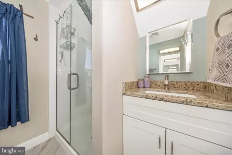 Bath - 706 E Main St, Middletown, MD 21769 photo 5 of 5