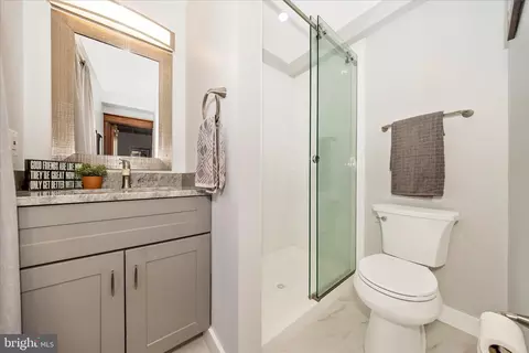 Bath - 706 E Main St, Middletown, MD 21769 photo 2 of 5