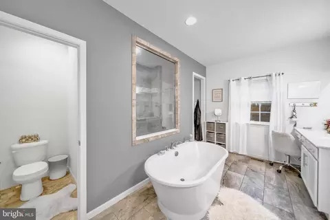 Bath - 6804 Hawes Ct, Frederick, MD 21702 photo 1 of 2
