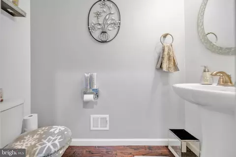 Entry Way - 6804 Hawes Ct, Frederick, MD 21702 photo 10 of 30