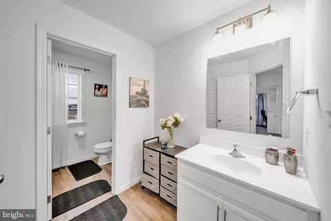 Entry Way - 6804 Hawes Ct, Frederick, MD 21702 photo 21 of 30