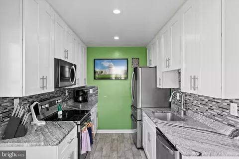 Kitchen - 809 Shawnee Dr, Frederick, MD 21701 photo 1 of 6