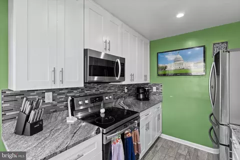 Kitchen - 809 Shawnee Dr, Frederick, MD 21701 photo 2 of 6