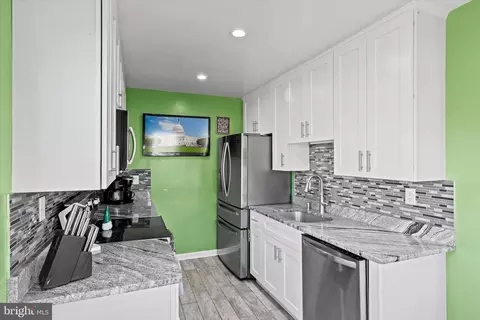 Kitchen - 809 Shawnee Dr, Frederick, MD 21701 photo 3 of 6