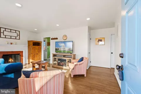Entry Way - 809 Shawnee Dr, Frederick, MD 21701 photo 1 of 1