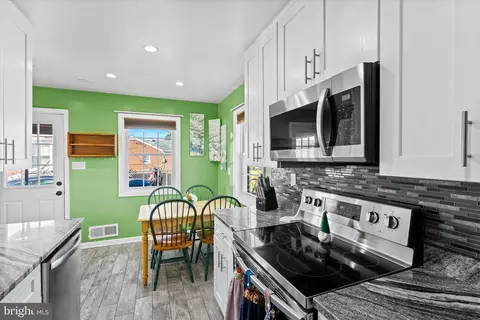 Kitchen - 809 Shawnee Dr, Frederick, MD 21701 photo 4 of 6