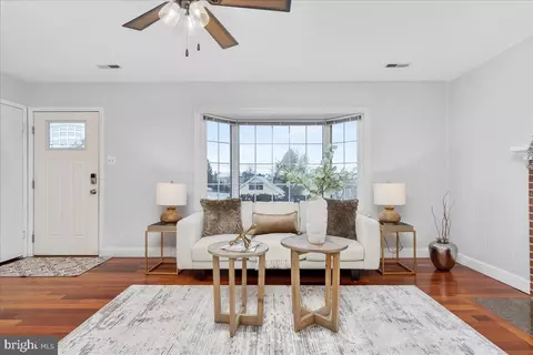 Living - 8301 Sharon Dr, Frederick, MD 21704 photo 4 of 7
