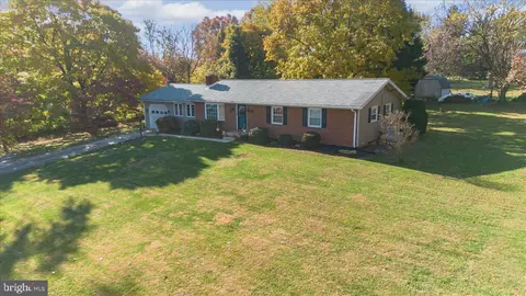 8301 Sharon Dr, Frederick, MD 21704