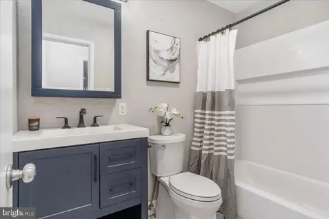 Bath - 8301 Sharon Dr, Frederick, MD 21704 photo 2 of 3