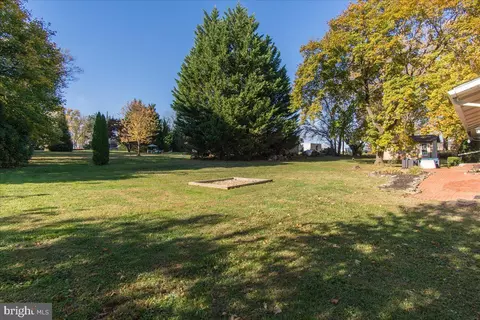 Exterior - 8301 Sharon Dr, Frederick, MD 21704 photo 7 of 9