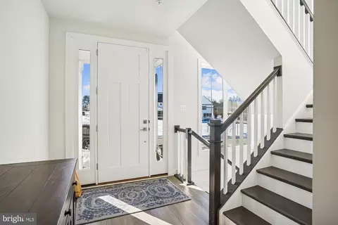 Entry Way - 8776 Walnut Bottom Ln, Frederick, MD 21701 photo 3 of 9