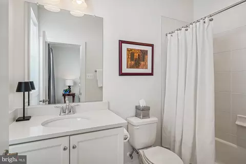 Bath - 8776 Walnut Bottom Ln, Frederick, MD 21701 photo 2 of 4
