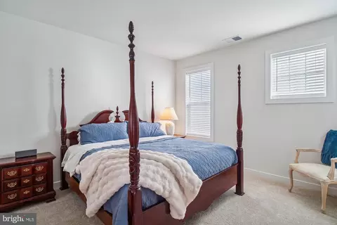 Bedroom - 8776 Walnut Bottom Ln, Frederick, MD 21701 photo 8 of 9