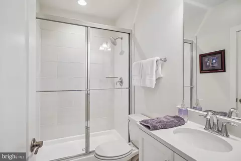 Bath - 8776 Walnut Bottom Ln, Frederick, MD 21701 photo 4 of 4
