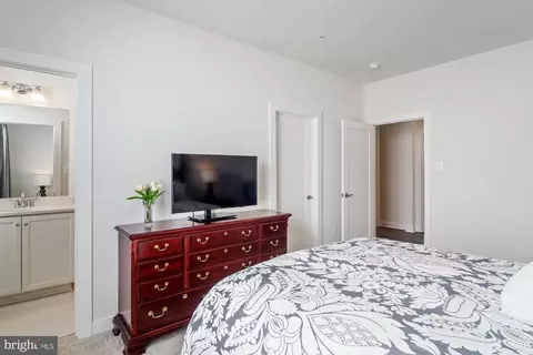 Bedroom - 8776 Walnut Bottom Ln, Frederick, MD 21701 photo 5 of 9