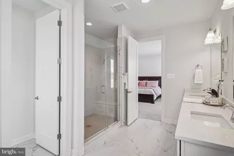 Entry Way - 8776 Walnut Bottom Ln, Frederick, MD 21701 photo 7 of 9