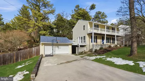 8620 Pinecliff Dr, Frederick, MD 21704
