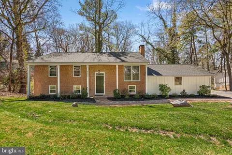 8607 Pinecliff Dr, Frederick, MD 21704 photo 1