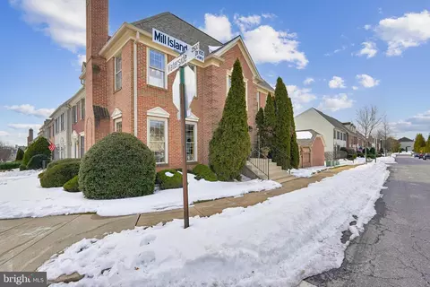 Exterior - 2539 Waterside Dr, Frederick, MD 21701 photo 5 of 9