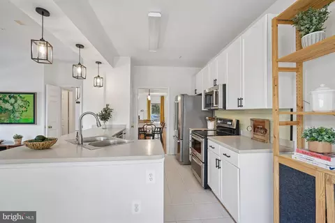 Kitchen - 2539 Waterside Dr, Frederick, MD 21701 photo 3 of 4