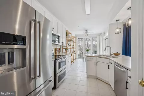 Kitchen - 2539 Waterside Dr, Frederick, MD 21701 photo 4 of 4