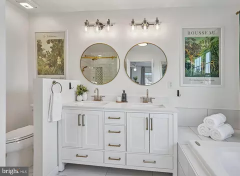 Bath - 2539 Waterside Dr, Frederick, MD 21701 photo 2 of 5