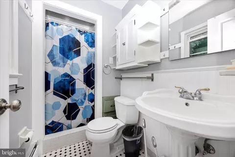 Bath - 2778 Lynn St, Frederick, MD 21704 photo 2 of 4