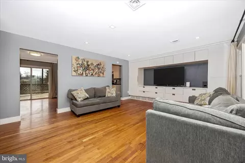 Living - 2778 Lynn St, Frederick, MD 21704 photo 2 of 5