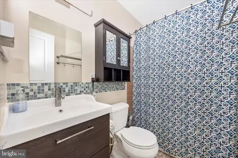 Bath - 2778 Lynn St, Frederick, MD 21704 photo 3 of 4