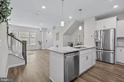Entry Way - 5936 Forum Sq, Frederick, MD 21703 photo 5 of 8