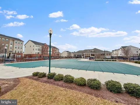 Exterior - 5936 Forum Sq, Frederick, MD 21703 photo 7 of 7